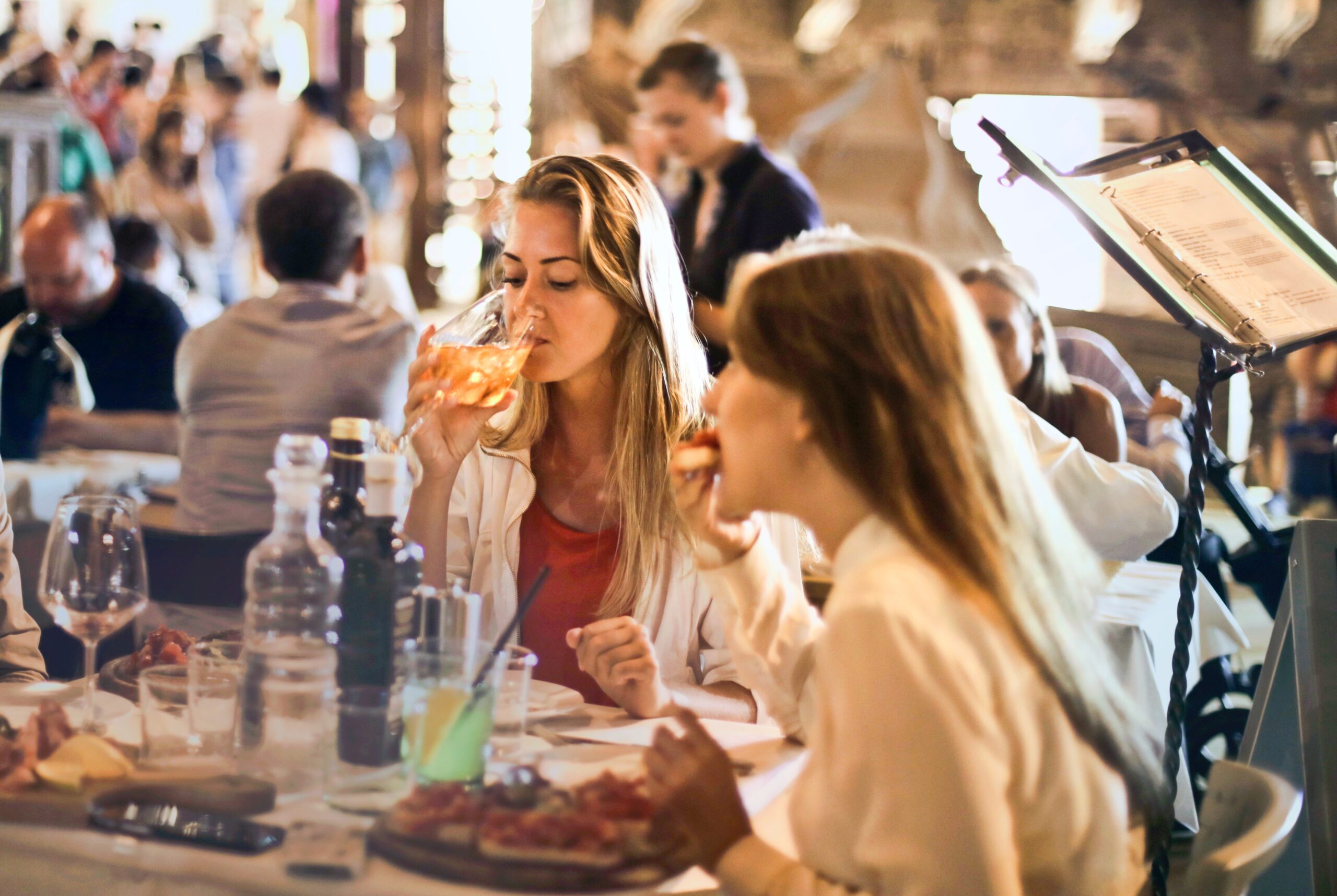 Como se vestir para um jantar de negócios: dicas para causar uma boa impressão